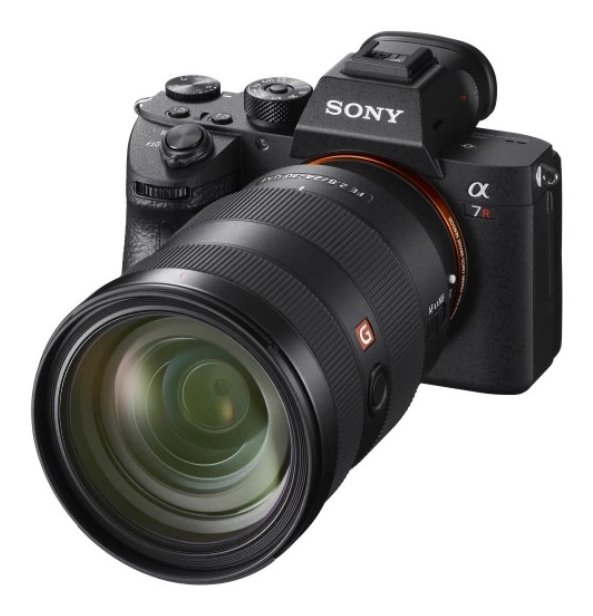 Cámara Sony A7R III con objetivo zoom